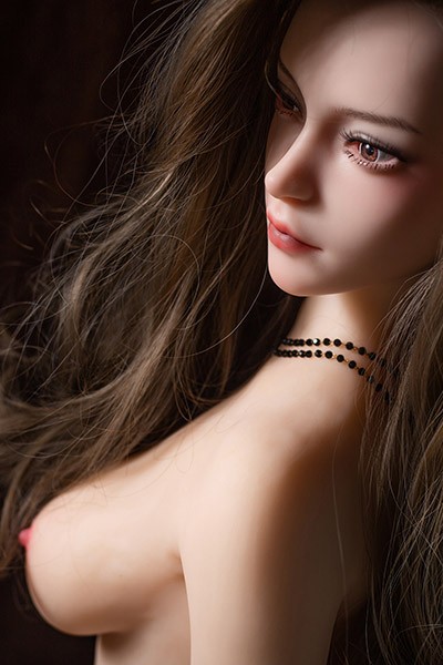 童顔ラブドールですが膣の深さは他の可愛いラブドールと同じ挿入すると刺激を生み出すヴァギナ。絶妙に計算された悶絶必至のねじれ構造の少女リアルドールは咥えこんだら最後の一滴まで搾り取ります。