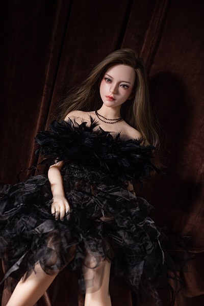 童顔ラブドールですが膣の深さは他の可愛いラブドールと同じ挿入すると刺激を生み出すヴァギナ。絶妙に計算された悶絶必至のねじれ構造の少女リアルドールは咥えこんだら最後の一滴まで搾り取ります。