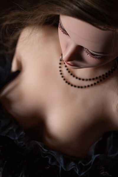 童顔ラブドールですが膣の深さは他の可愛いラブドールと同じ挿入すると刺激を生み出すヴァギナ。絶妙に計算された悶絶必至のねじれ構造の少女リアルドールは咥えこんだら最後の一滴まで搾り取ります。