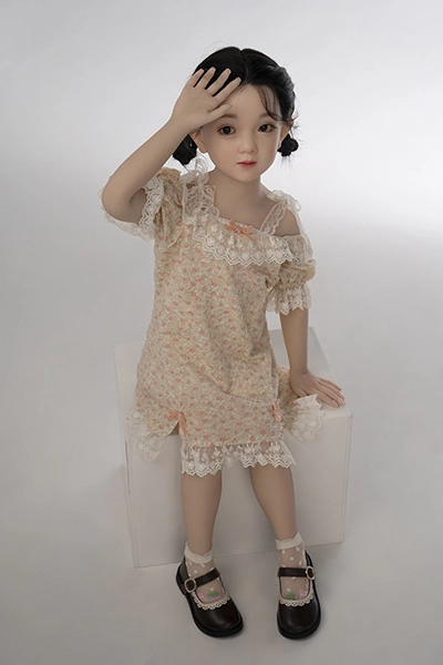 天真 爛漫 ロリ ラブドール