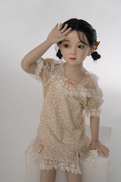 天真 爛漫 ロリ ラブドール