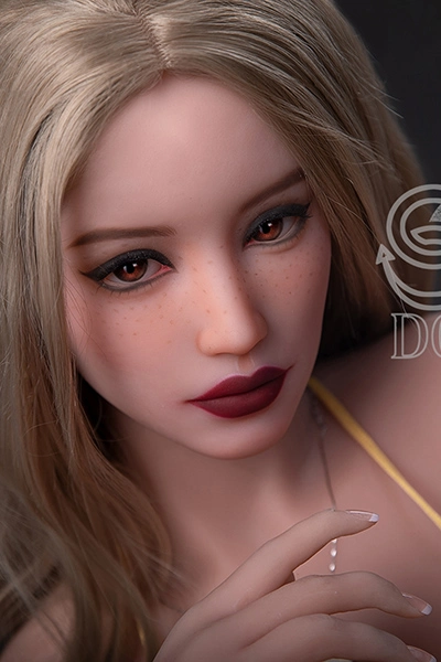 極上の巨乳ラブドール