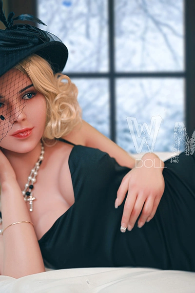 金髪欧米人ラブドール