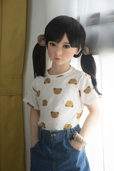  幼いセックス人形