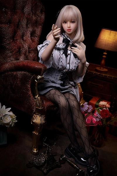 小胸美少女セックス人形