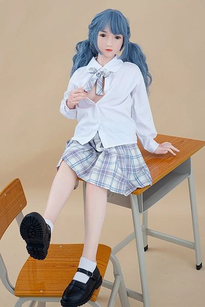  清楚な制服姿 ラブドール