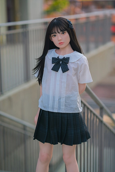 貧乳制服ラブドール