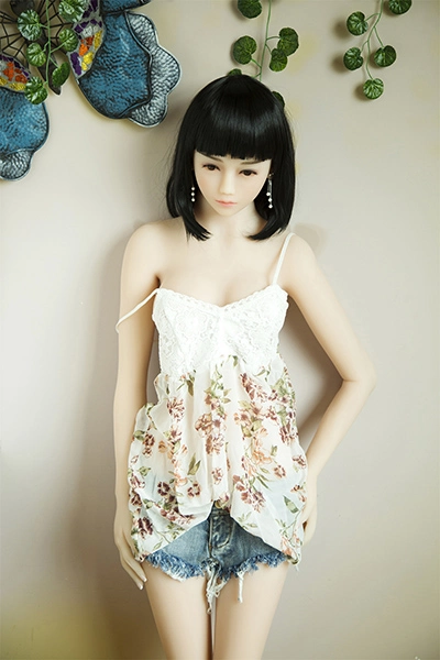 自然肌の綺麗系リアルドール