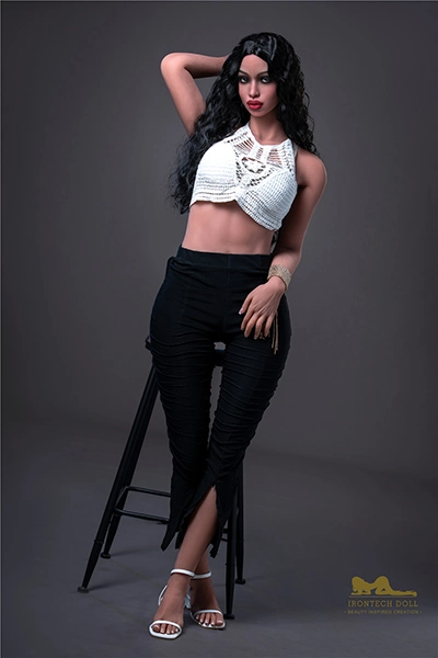 成熟感外国人ラブドール