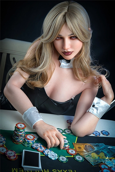 金髪熟女ダッチワイフ