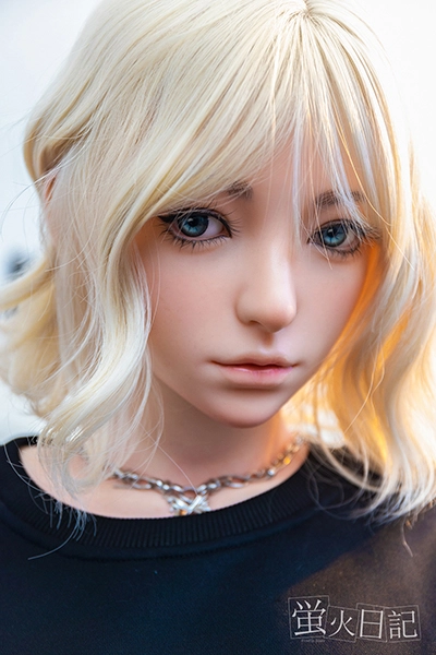 銀髪ラブドール