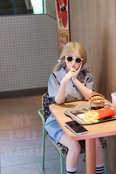 高級美少女ダッチワイフ