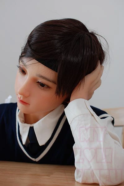 小柄リアルドール