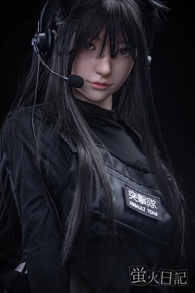 黒い戦闘服を着たガンガール