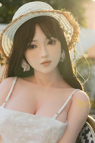 綺麗でリアルなアダルトワイフ