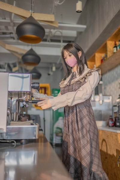 巨乳ウェイターコスチュームラブドール